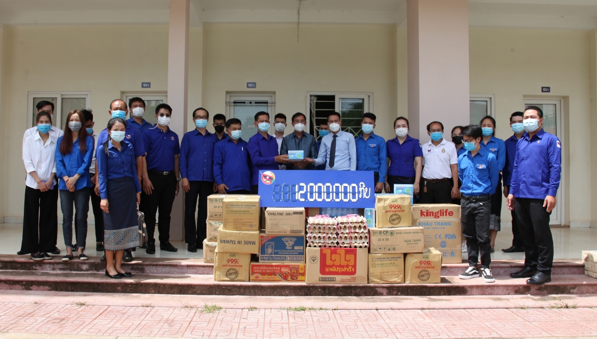 Lao Youth Union assists Vietnamese students in Vientiane amid COVID-19